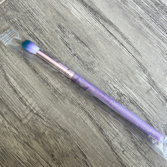 NEW Beautiful Lilac Blending Brush - Picture 2 of 2